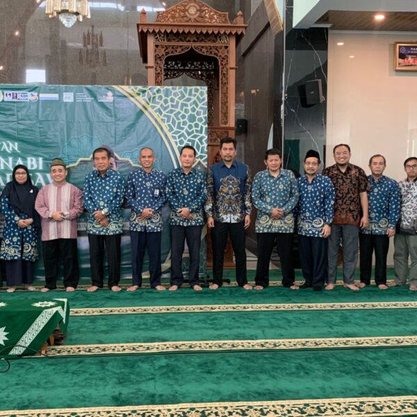Unimus Gelar Pengajian Kamis Pagi Peringati Maulid Nabi Muhammad SAW 1447 H, Rektor Umumkan Capaian 4.000 Mahasiswa Baru