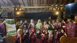 Read more about the article PPK IMM Fachruddin Unimus Gelar Penyuluhan dan Penanaman TOGA di Desa Jamus
