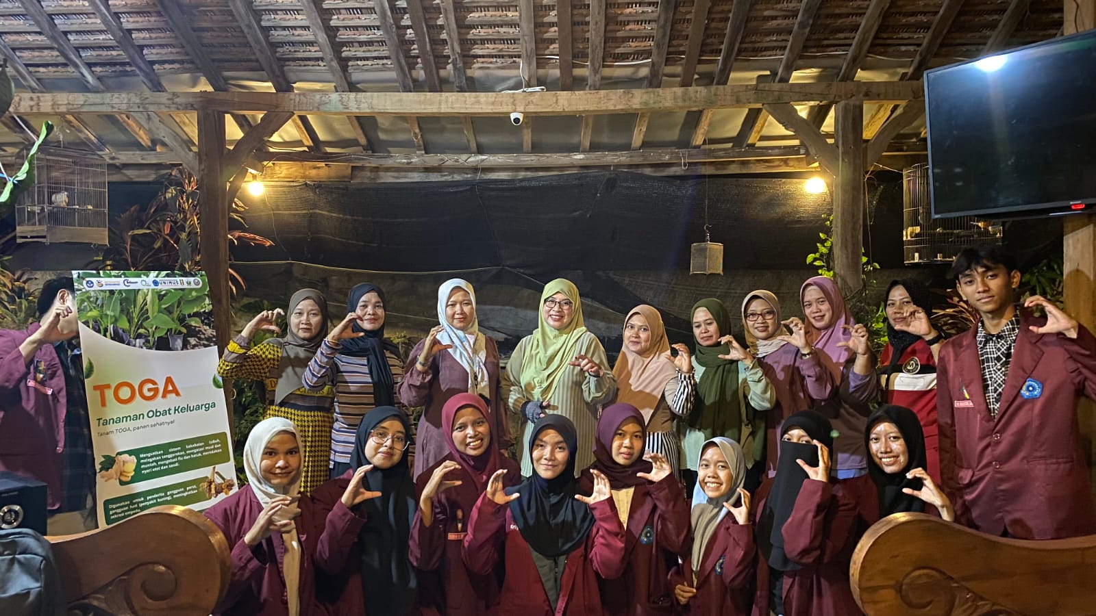 Read more about the article PPK IMM Fachruddin Unimus Gelar Penyuluhan dan Penanaman TOGA di Desa Jamus