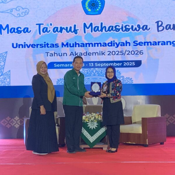 Kepala LLDIKTI VI ajak Mahasiswa Baru Unimus menjadi Mahasiswa 4.0 yang Kreatif, Kritis, dan Adaptif