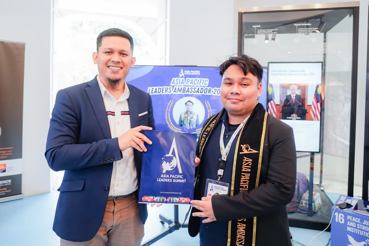 Read more about the article Mahasiswa S1 Rekayasa Elektro Unimus Raih Penghargaan 1st Best Speaker, Asia Pasific Leaders Ambassadors 2025, dan Honourable Delegate di Asia Pacific Leaders Summit 2025