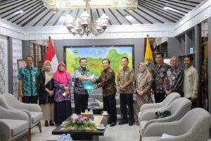 Read more about the article UNIMUS Audiensi dengan Gubernur Jawa Tengah: Komitmen Sukseskan Fun Run 5K POMNAS XIX