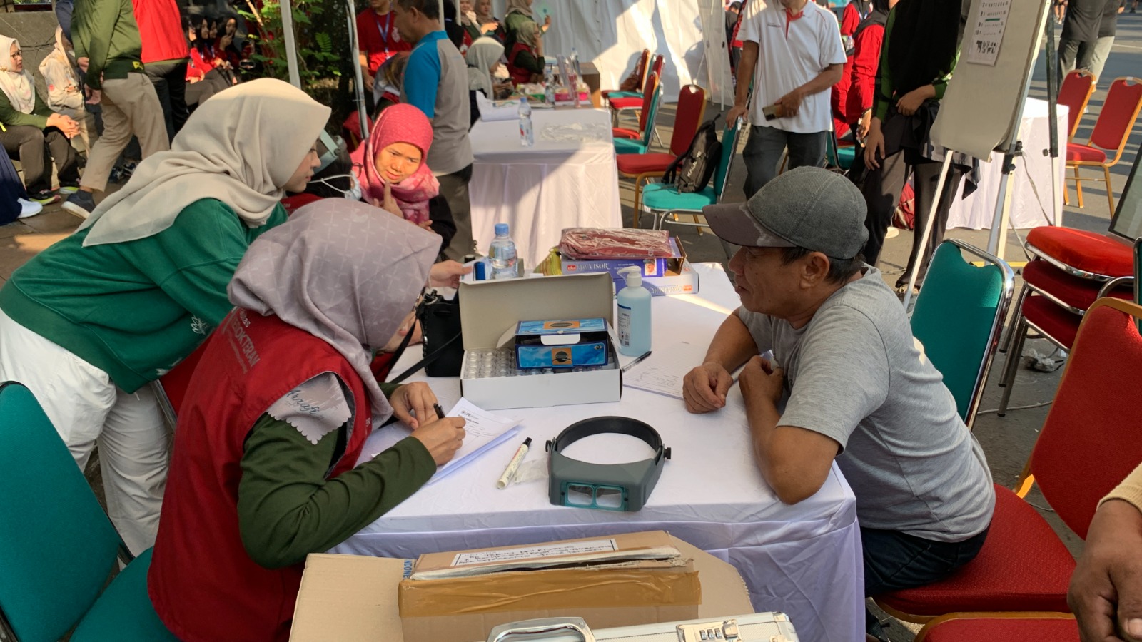 Read more about the article FK Unimus Rayakan Milad ke-17 dengan Medicophoria Melampaui Batas, Mengabdi untuk Masyarakat