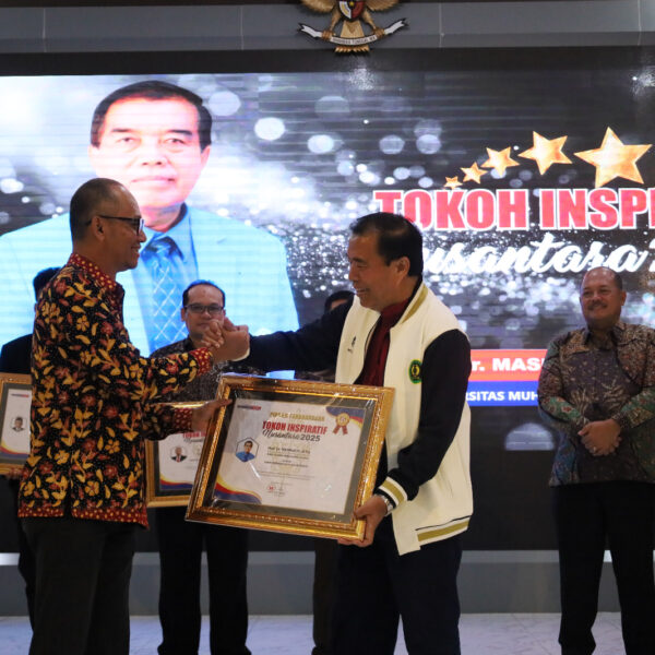 Rektor UNIMUS Raih Penghargaan “Tokoh Inspiratif Nusantara 2025”