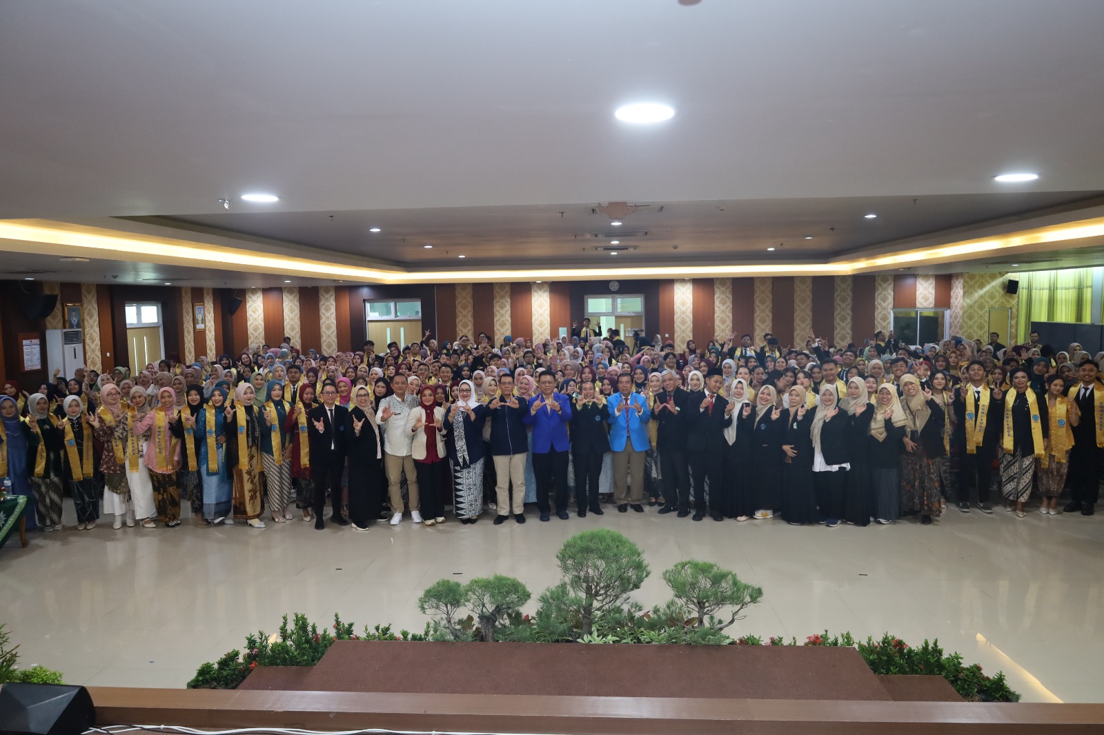 Read more about the article UNIMUS Gelar Sumpah Profesi dan Pelepasan 474 Wisudawan Tenaga Kesehatan FIKKES Wujud Komitmen Profesional dan Pengabdian pada Masyarakat bagi Tengah Kesehatan