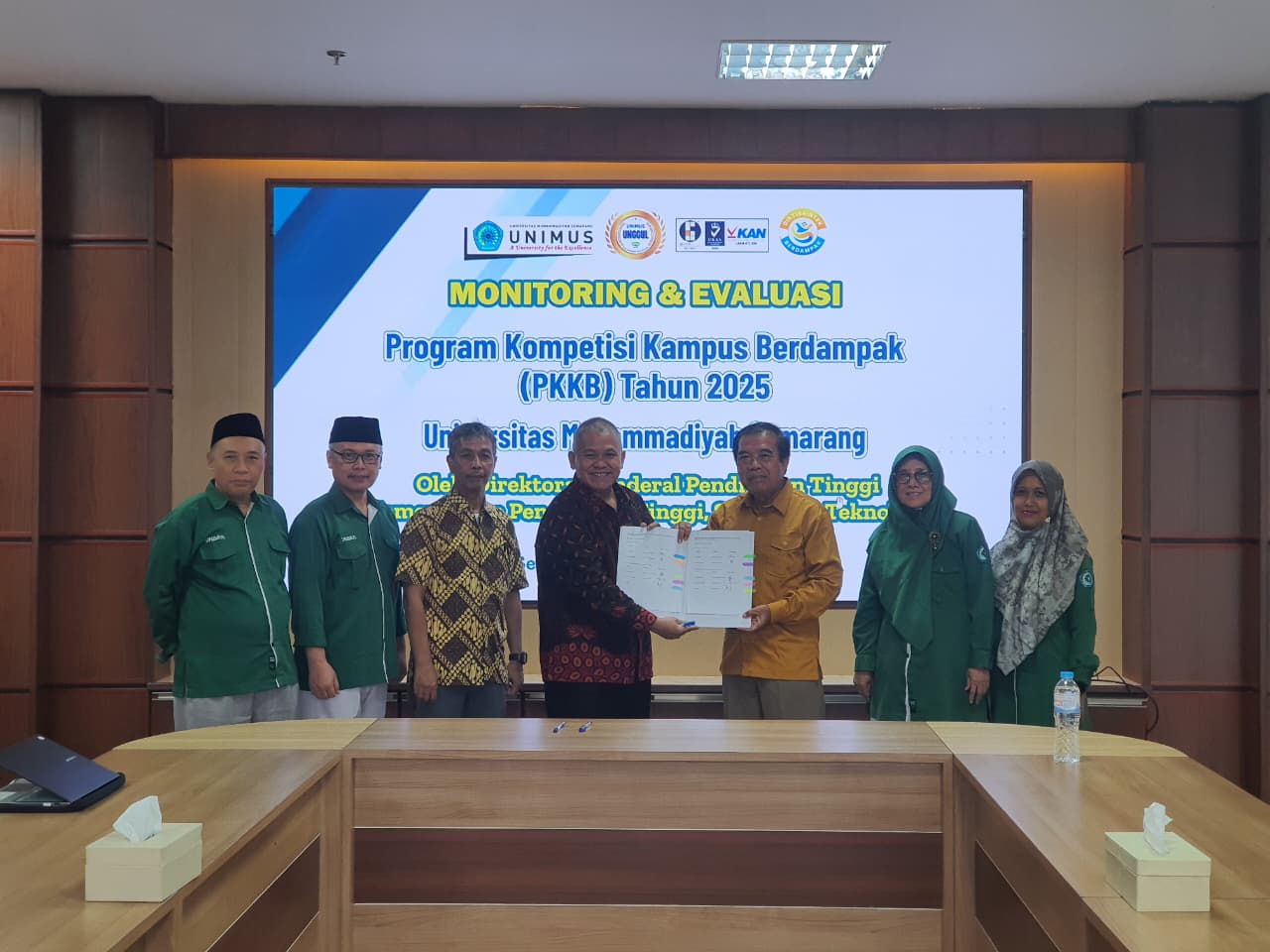 Read more about the article Unimus Terima Kunjungan Tim Monev Ditjen Diktisaintek untuk Tindak Lanjuti Program PKKB 2025