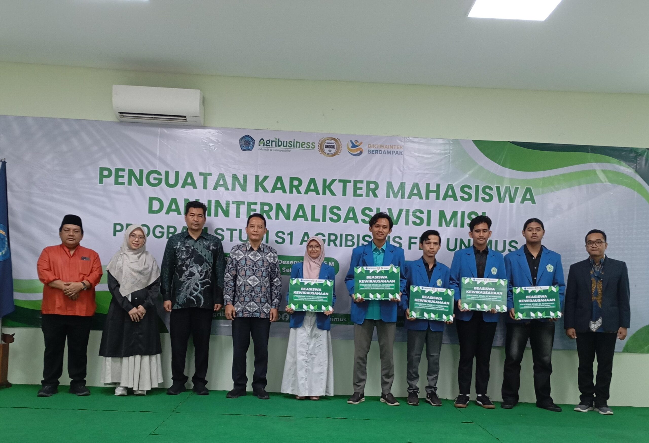 Read more about the article Prodi S1 Agribisnis Unimus Gelar Penguatan Karakter Mahasiswa, Internalisasi Visi, Misi dan Launching Beasiswa Kewirausahaan