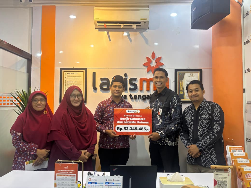 Read more about the article LazisMu Unimus Salurkan Donasi Rp52 Juta ke LazisMu Jateng dan Bantu Mahasiswa Terdampak Bencana