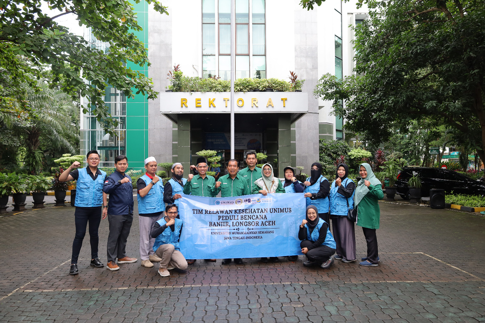 Read more about the article Aksi Nyata Kemanusiaan, UNIMUS Berangkatkan 9 Relawan Kesehatan ke Aceh Tengah