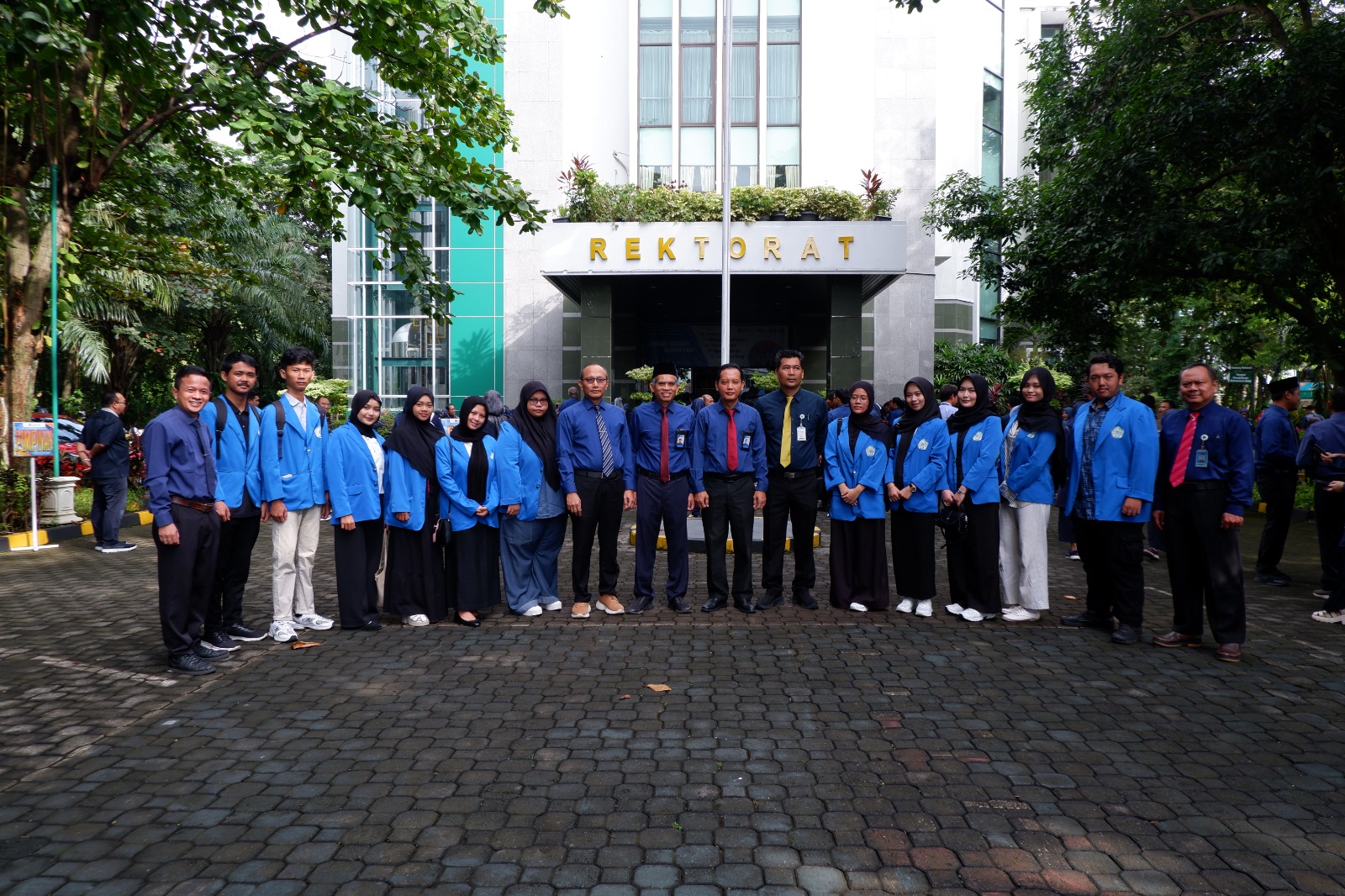 Read more about the article UNIMUS Berangkatkan 12 Mahasiswa KKN-KI 2026 ke Thailand