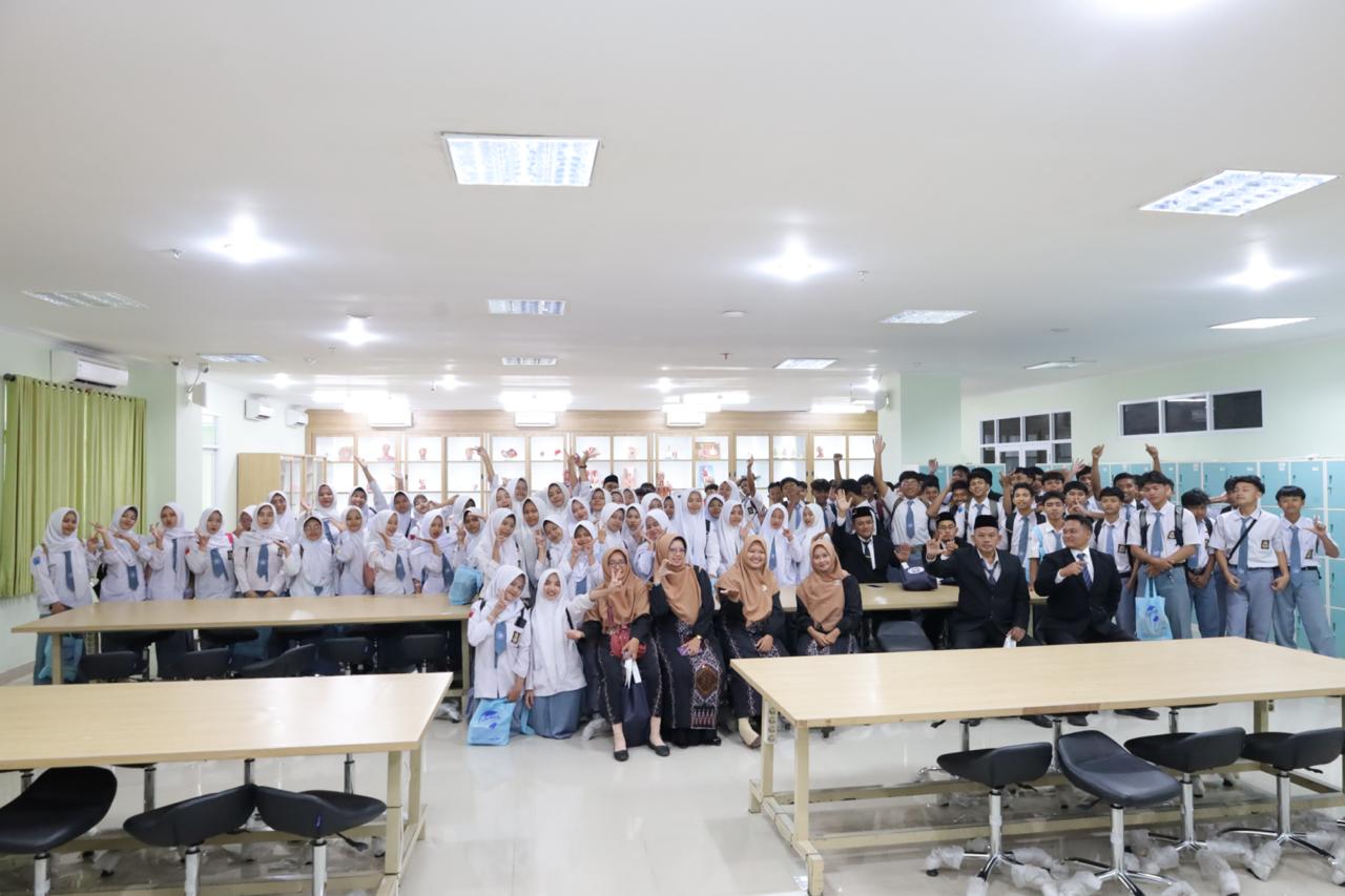 Read more about the article UNIMUS Terima Kunjungan MA Muhammadiyah 1 Weleri, Dorong Siswa Lanjutkan Pendidikan ke Perguruan Tinggi