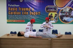 Read more about the article Tingkatkan Kompetensi Gawat Darurat, FIKKES UNIMUS Gelar Pelatihan BT-CLS