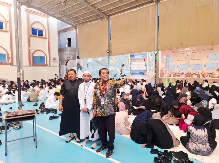 Read more about the article Dari Tanah Suci untuk Generasi Negeri: Rektor UNIMUS Inspirasi 1.068 Siswa Sekolah Indonesia Jeddah