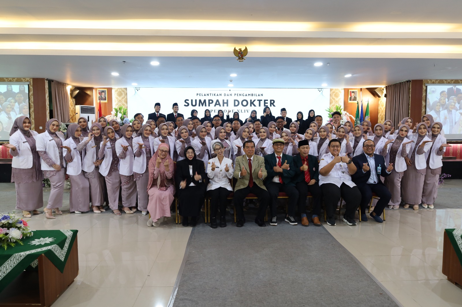 Read more about the article FK Unimus Gelar Angkat Sumpah Dokter ke-44, Luluskan 51 Dokter Baru