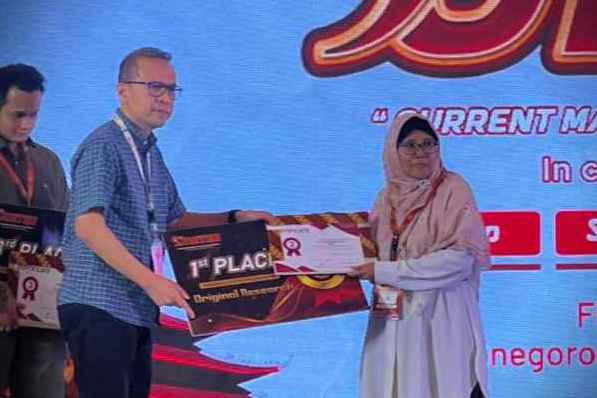 Read more about the article Mahasiswa Spesialis KMB Unimus Raih Juara 2 di Forum Urologi Nasional