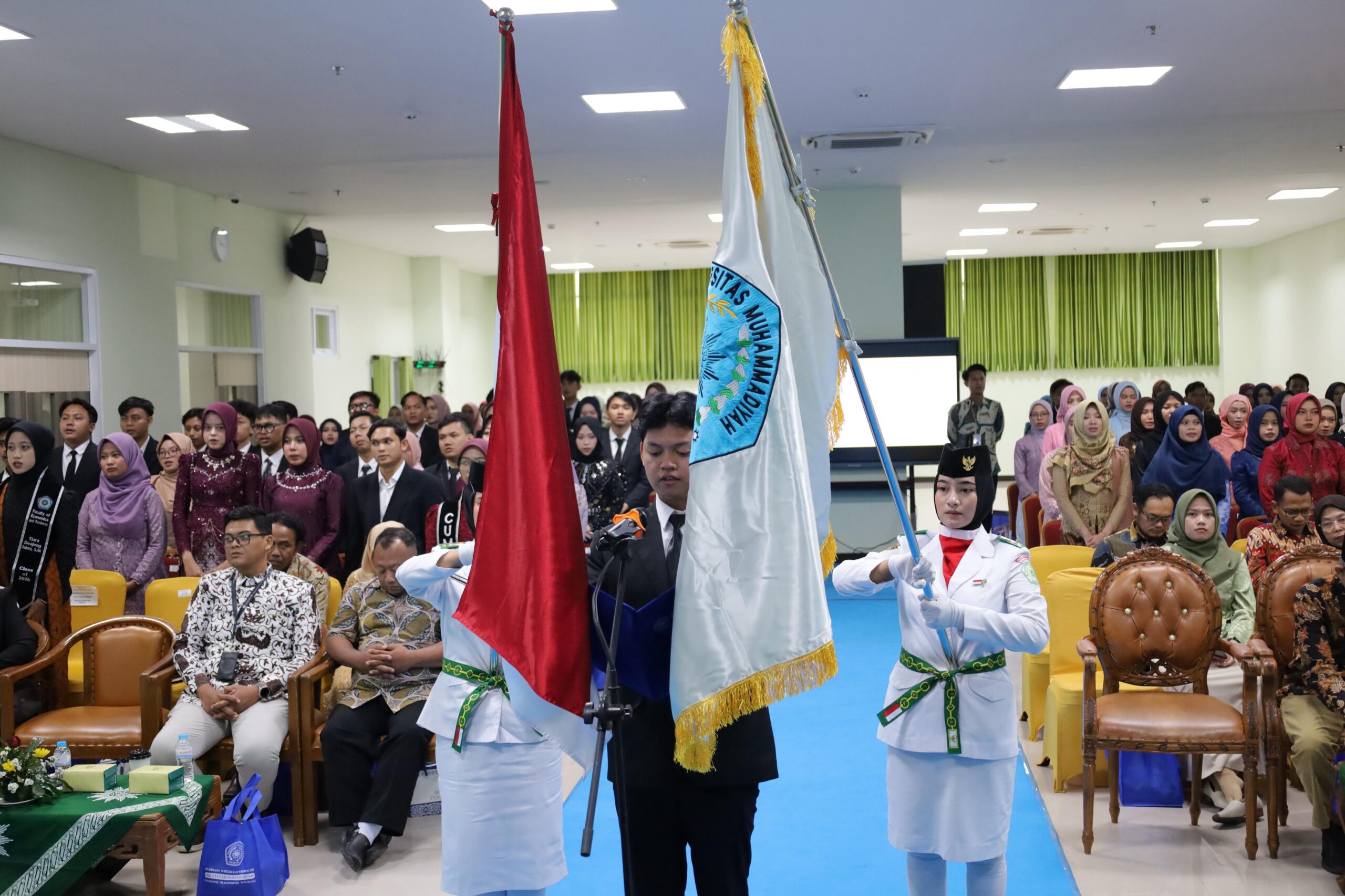 Read more about the article 102 Wisudawan FEB UNIMUS Raih Prestasi Gemilang, 99% Lulus dengan Predikat Cumlaude