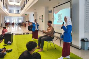 Read more about the article Mahasiswa Keperawatan UNIMUS Edukasi Santri Tangani GERD lewat Terapi Zikir dan Murotal