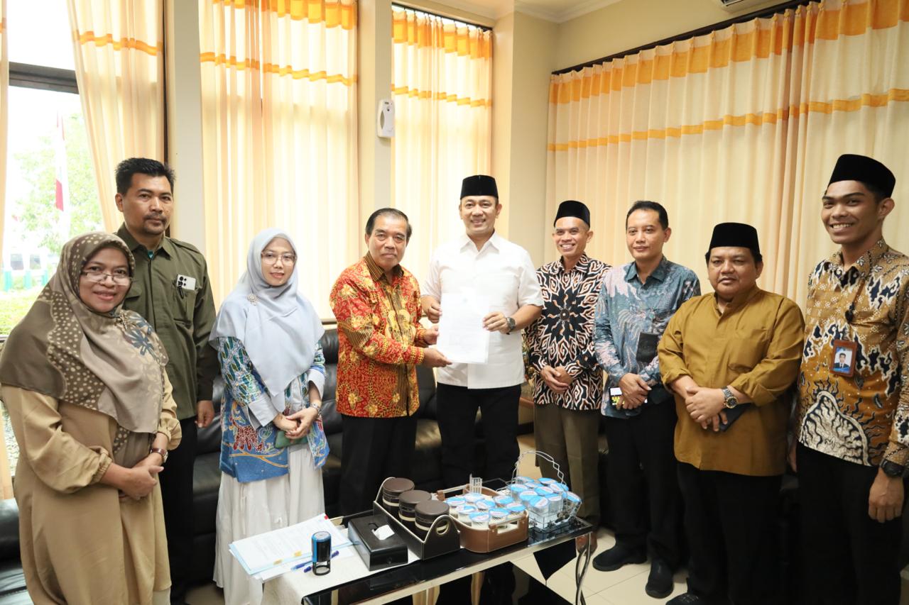 Read more about the article Hendi Resmi Bergabung di UNIMUS, Perkuat Program Studi Manajemen dengan Pengalaman Nasional