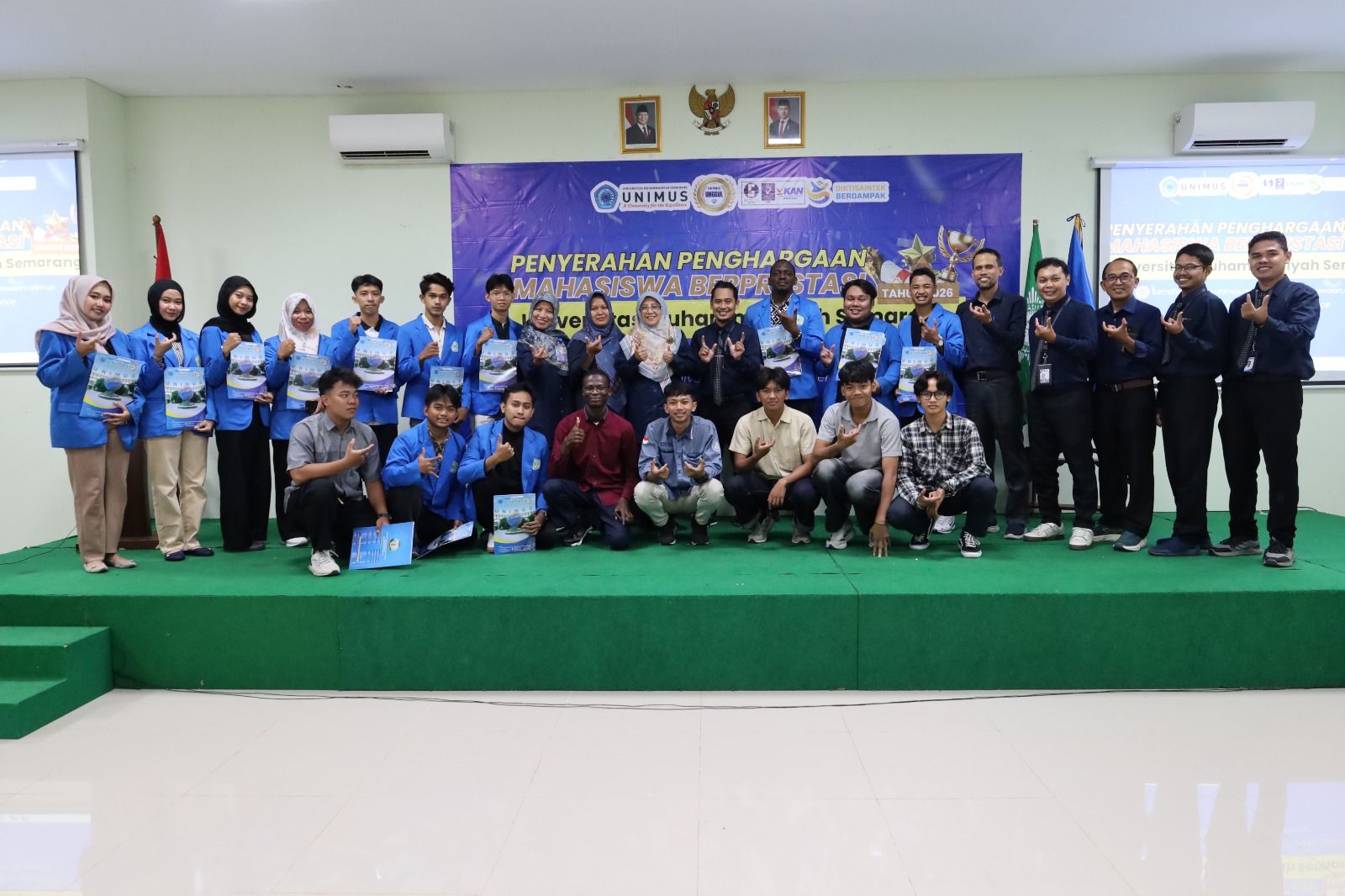 Read more about the article Serahkan Penghargaan Mahasiswa Berprestasi, Unimus Tekankan Pentingnya Makna dalam Setiap Prestasi