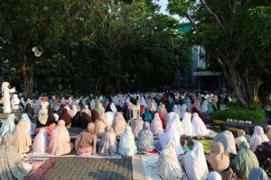 Read more about the article Merawat Ukhuwah di Hari Kurban, Ribuan Jemaah Hadiri Salat Iduladha di Kampus Unimus