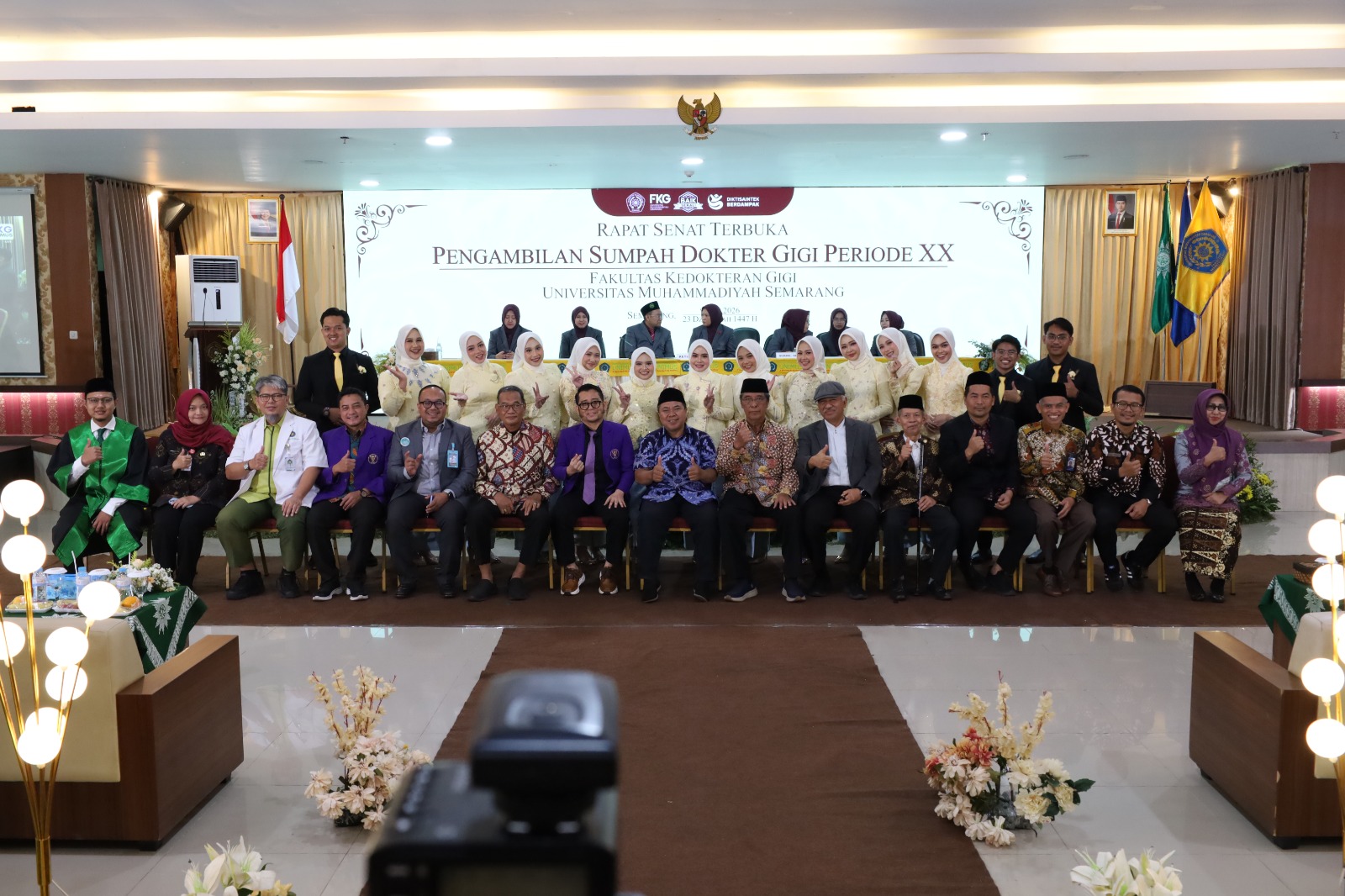 Read more about the article Angkat Sumpah Dokter Gigi ke-20, FKG Unimus Luluskan 14 Dokter Gigi Baru dan Raih Kelulusan UKOMNAS 100 Persen