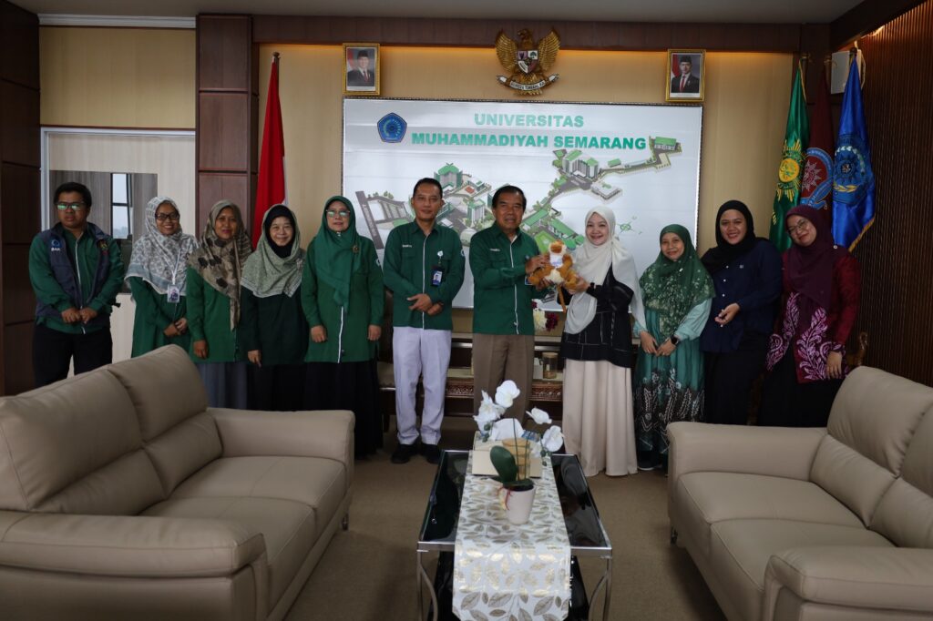 Terima Benchmarking UM Banjarmasin, Unimus Bahas Pengembangan Kurikulum dan Implementasi OBE