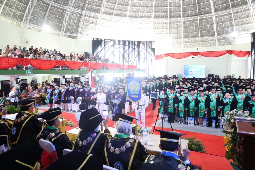 Kukuhkan 669 Lulusan pada Wisuda Ke-49, Unimus siapkan Alumni Berilmu dan Berakhlak Mulia