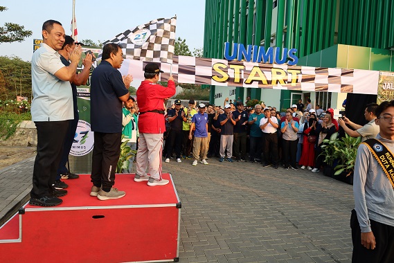 Read more about the article Jalan Sehat Meriahkan Milad ke-27 UNIMUS, Pimpinan hingga Sivitas Akademika Ikuti Rangkaian Perayaan