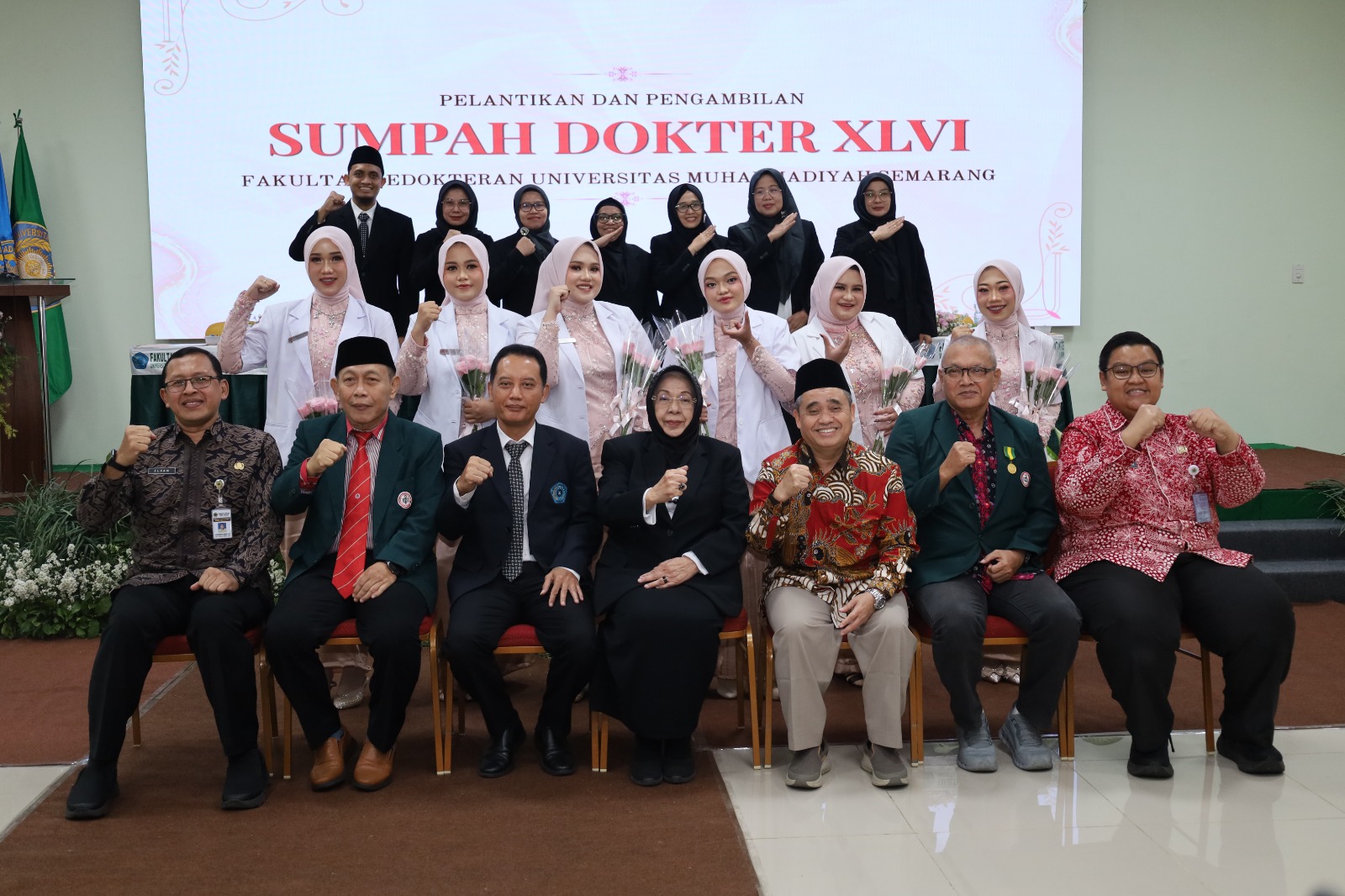 Read more about the article Angkat Sumpah Dokter ke-46 FK Unimus, Enam Dokter Baru Siap Mengabdi untuk Masyarakat