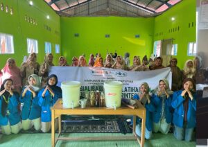 Read more about the article PPK Ormawa HIMASTA UNIMUS Dorong Pemanfaatan Limbah Organik melalui Edukasi dan Pelatihan Eco Enzyme di Desa Ploso
