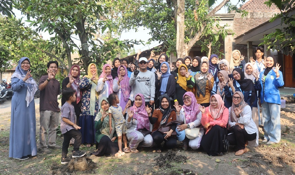 Read more about the article PPK Ormawa HIMASTA UNIMUS Bersama DLH Kabupaten Demak Dorong Terwujudnya Desa Ploso sebagai Percontohan Lingkungan Sehat melalui Sosialisasi dan Pelatihan Terintegrasi