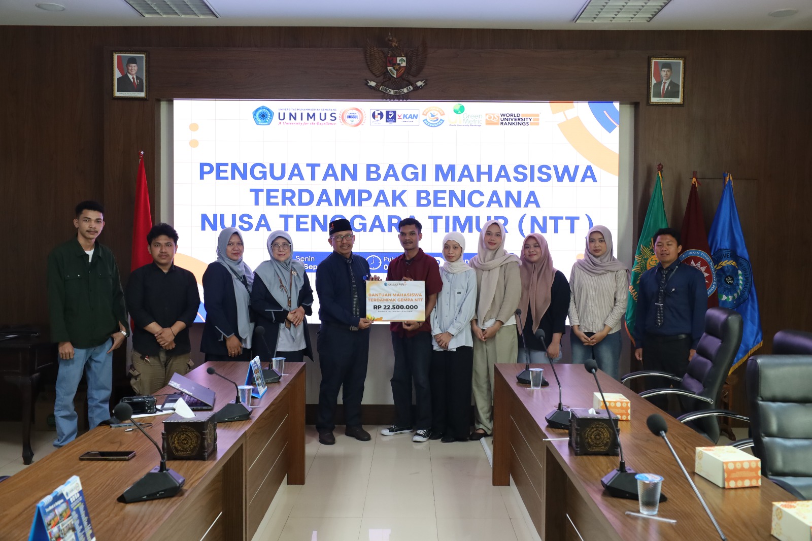 Read more about the article Peduli Mahasiswa Terdampak Bencana NTT, UNIMUS Salurkan Bantuan