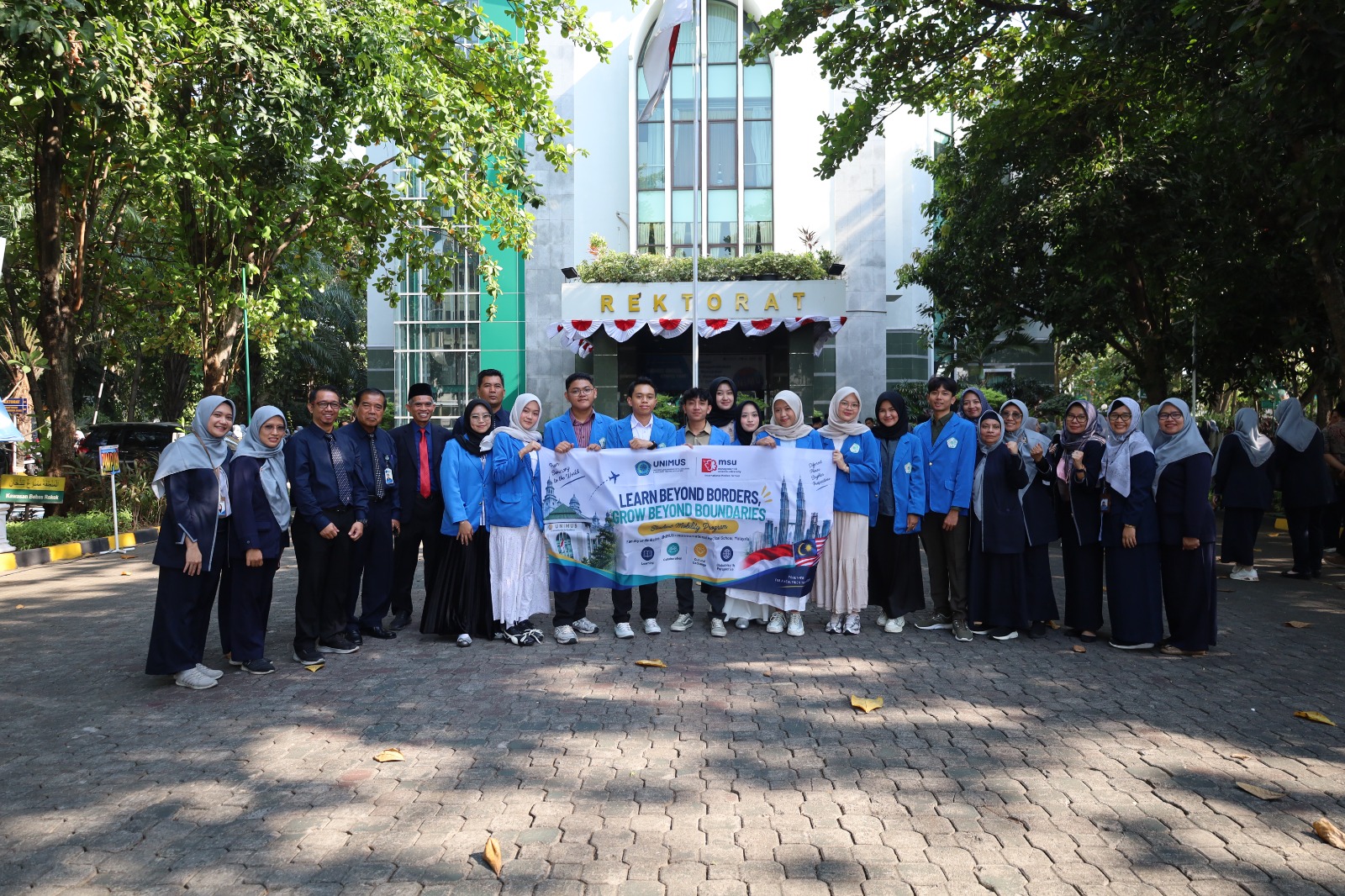 Read more about the article 11 Mahasiswa FK Unimus di lepas ke MSU Malaysia Jalani Studen Mobility