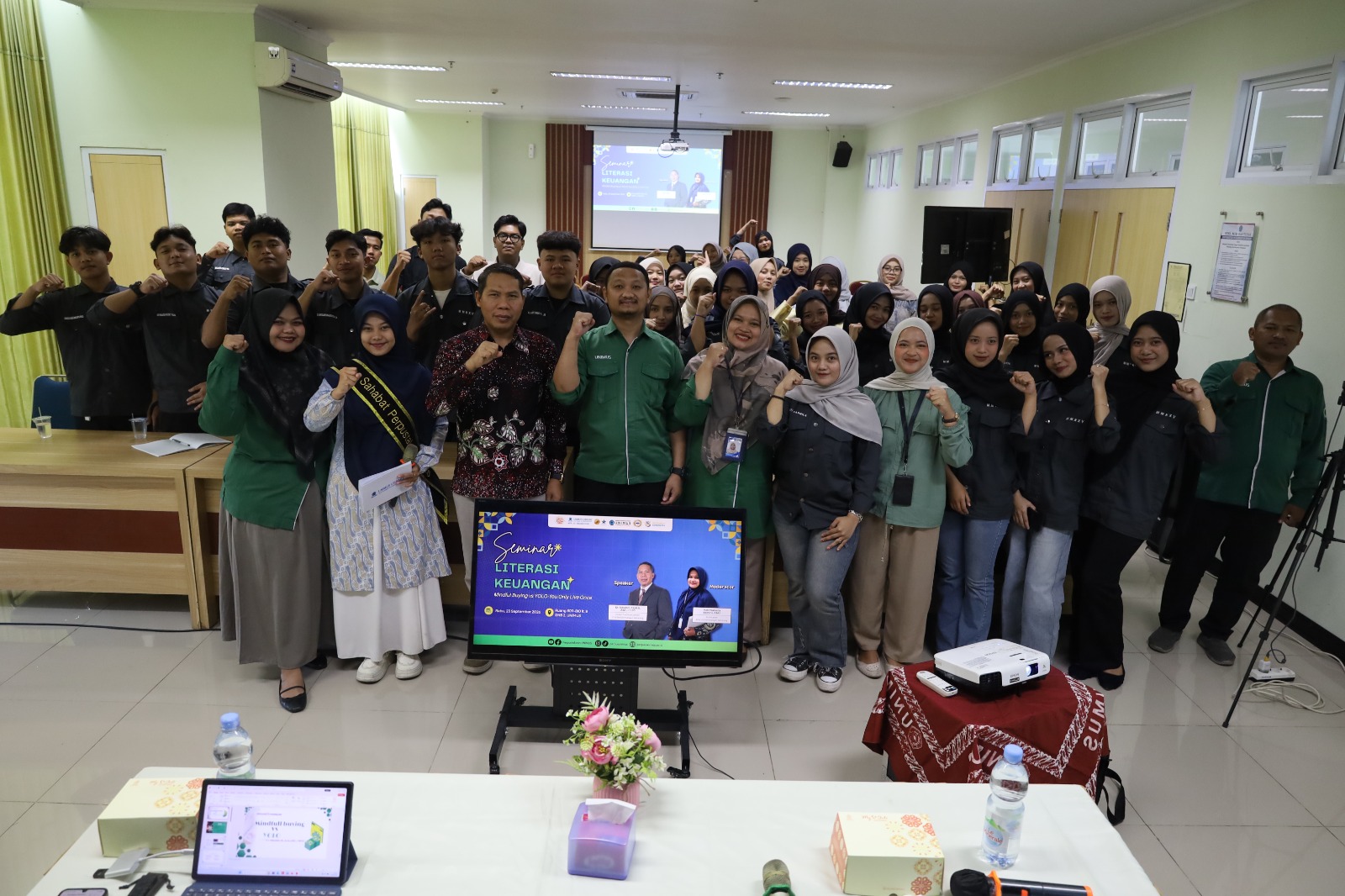 Read more about the article Mindful Buying vs YOLO, Unimus Ajak Mahasiswa Lebih Bijak Mengelola Keuangan